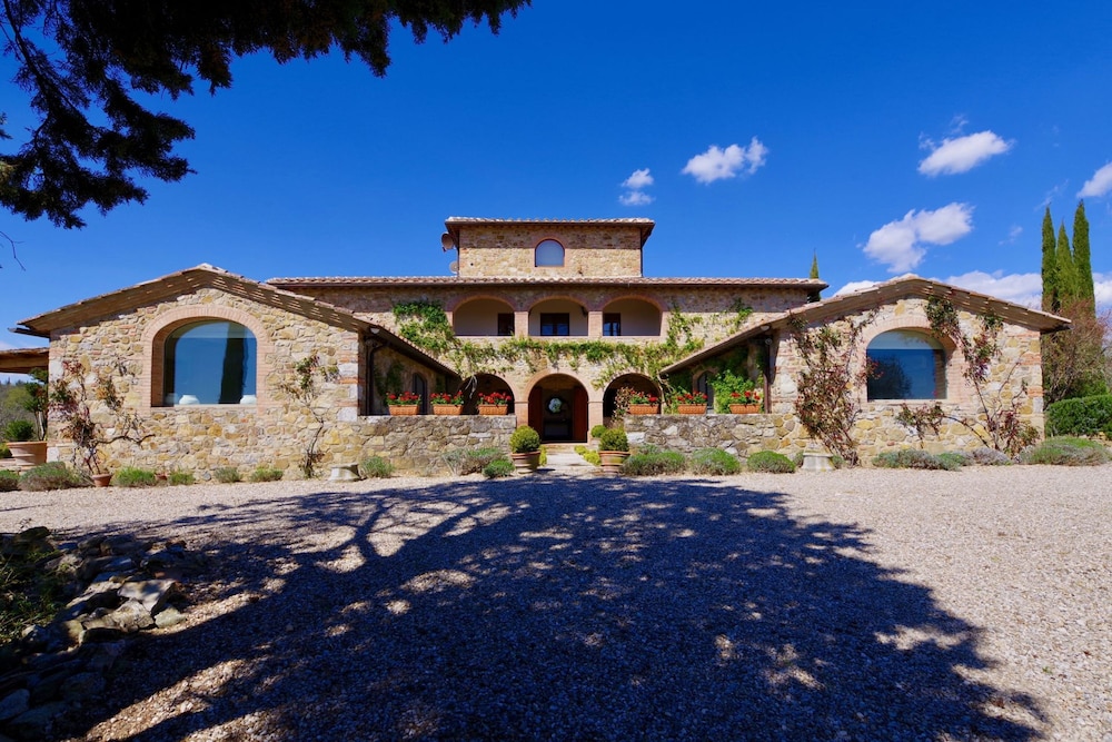 Camparone Arceno Rentals Club — 4-Star Luxury Hotel in Castelnuovo Berardenga, Italy