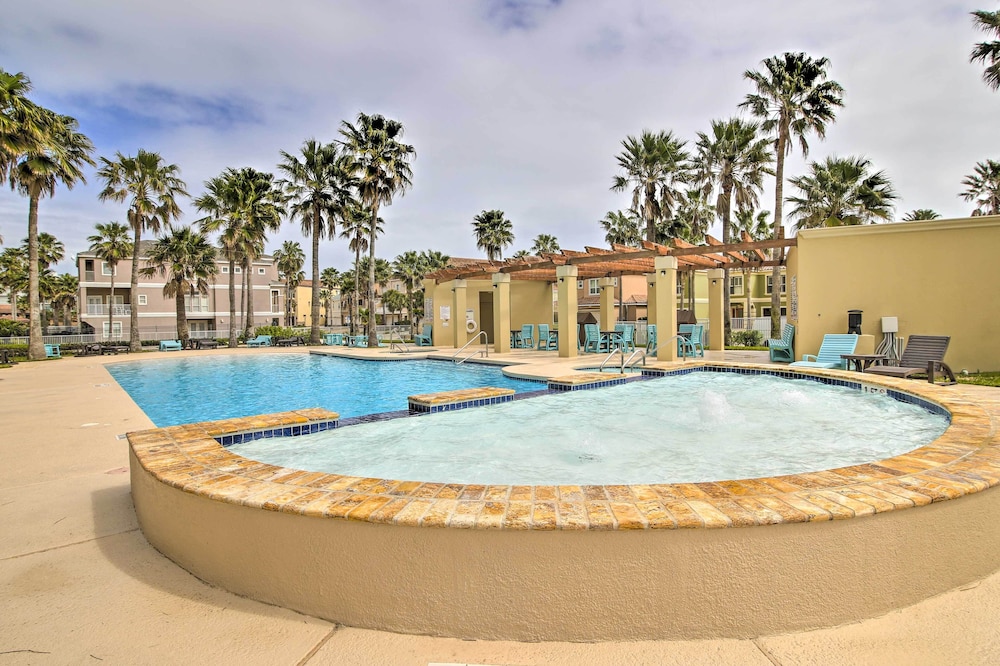 Sunny SPI Las Villas Condo w Resort Amenities in South Padre Island, United States