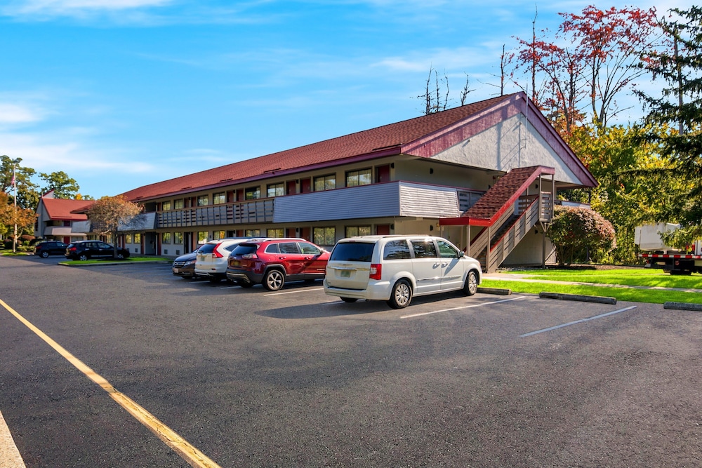Red Roof Inn Salem - photo 33