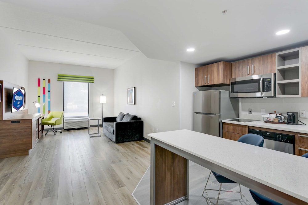 Hampton Inn Houston Pearland - photo 24