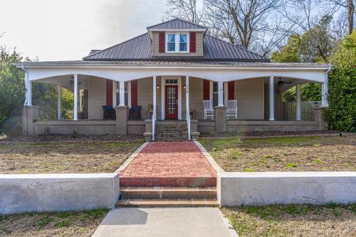Charming Retreat Downtown Carthage — hotel in Carthage