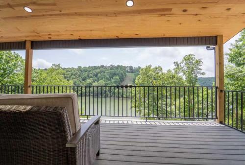 Beaver Lake Retreat with Hot Tub & Game Room in Rogers, United States