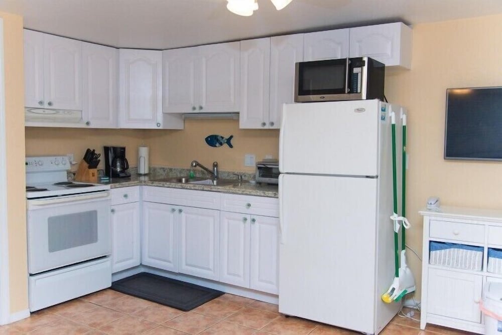 138 140 Delmar Genny's Landing Fort Myers Beach - photo 5