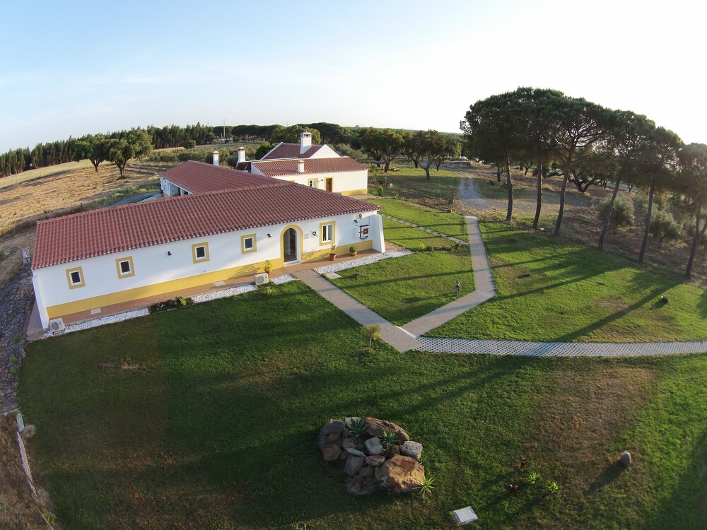 Refugio Das Origens in Santiago Do Cacem, Portugal