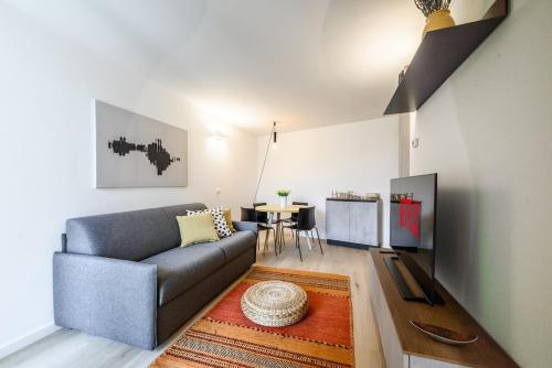 Duomo Design Bilocale WIFI AC — 4-Star Luxury Hotel in Milan, Italy