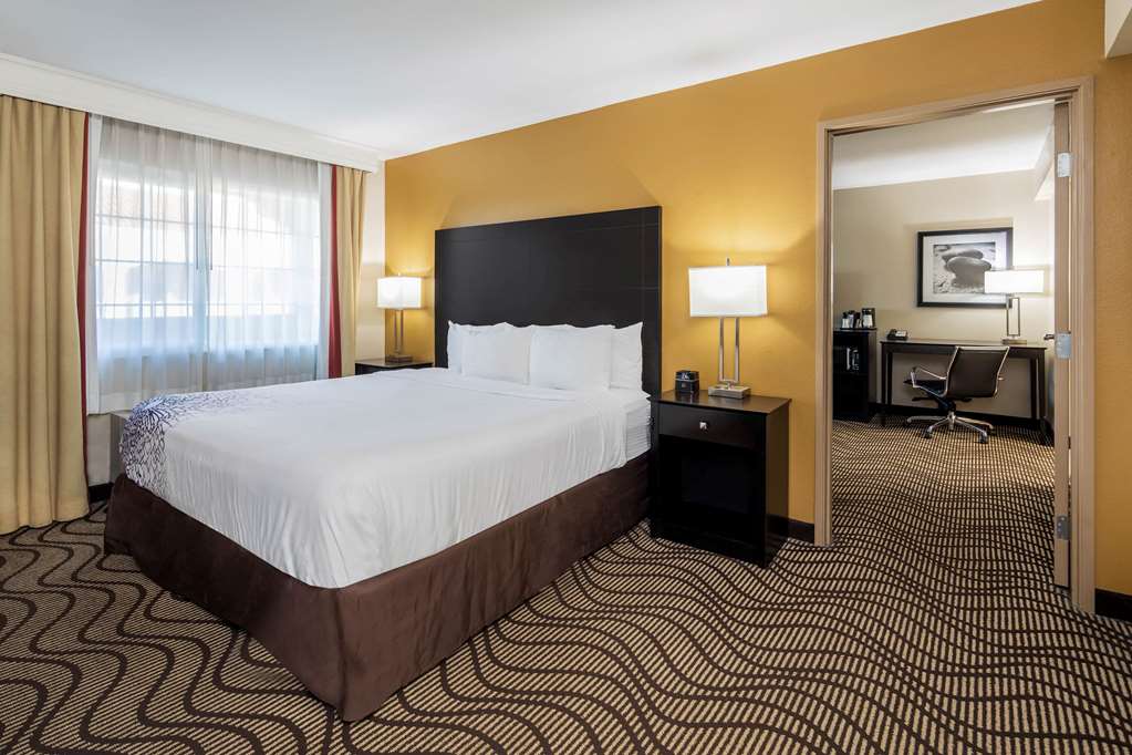 La Quinta Inn & Suites by Wyndham Carlsbad Legoland Area - photo 29
