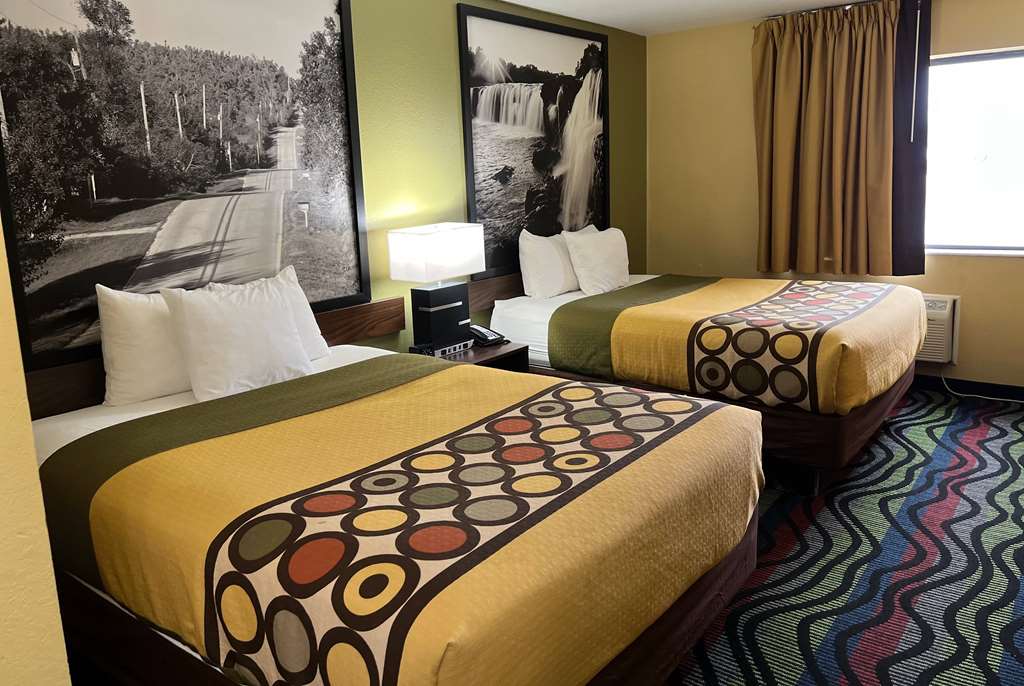Super 8 by Wyndham Farmington - photo 8