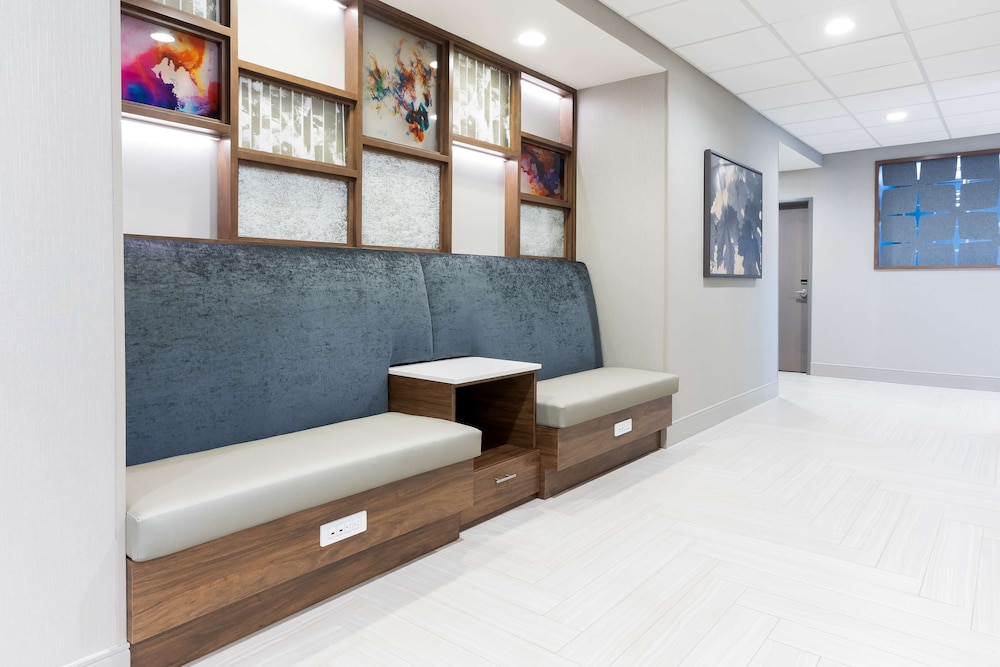 Hampton Inn & Suites Santa Rosa Sonoma Wine Country - photo 2