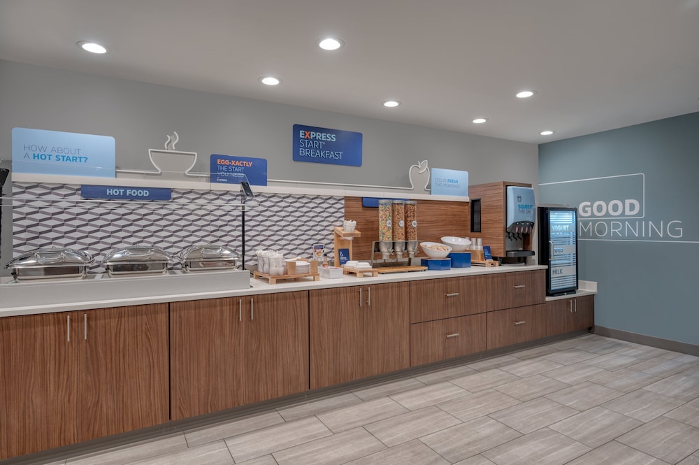 Holiday Inn Express & Suites Wadsworth by IHG - photo 37
