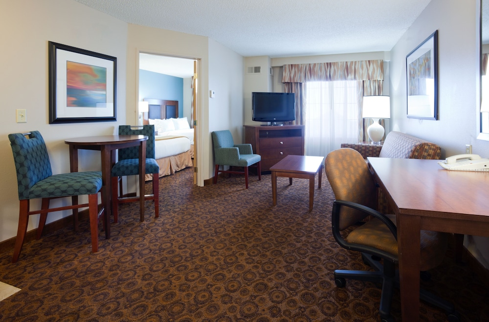 Holiday Inn Express Hotel & Suites St. Cloud an IHG Hotel - photo 4