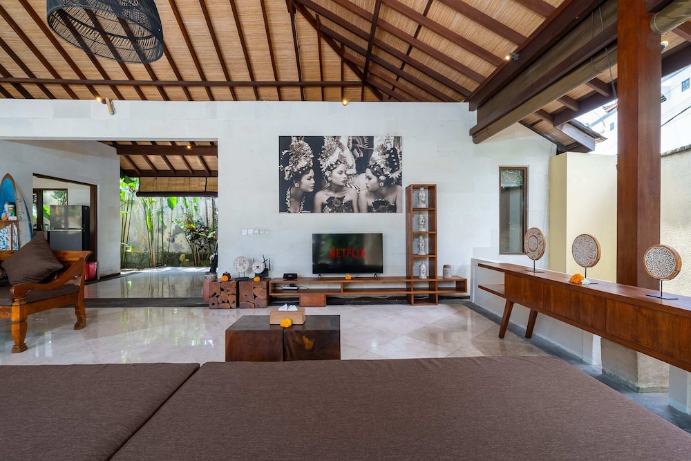 Villa Alroda Antik — 4-Star Luxury Hotel in Canggu, Indonesia