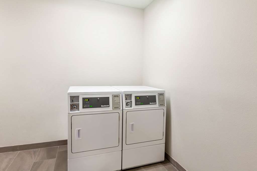 La Quinta Inn & Suites by Wyndham Lafayette Oil Center - photo 31