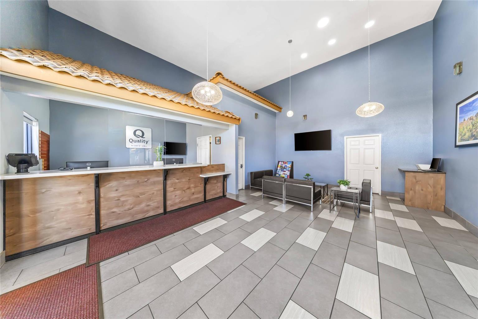 Quality Inn & Suites - photo 9