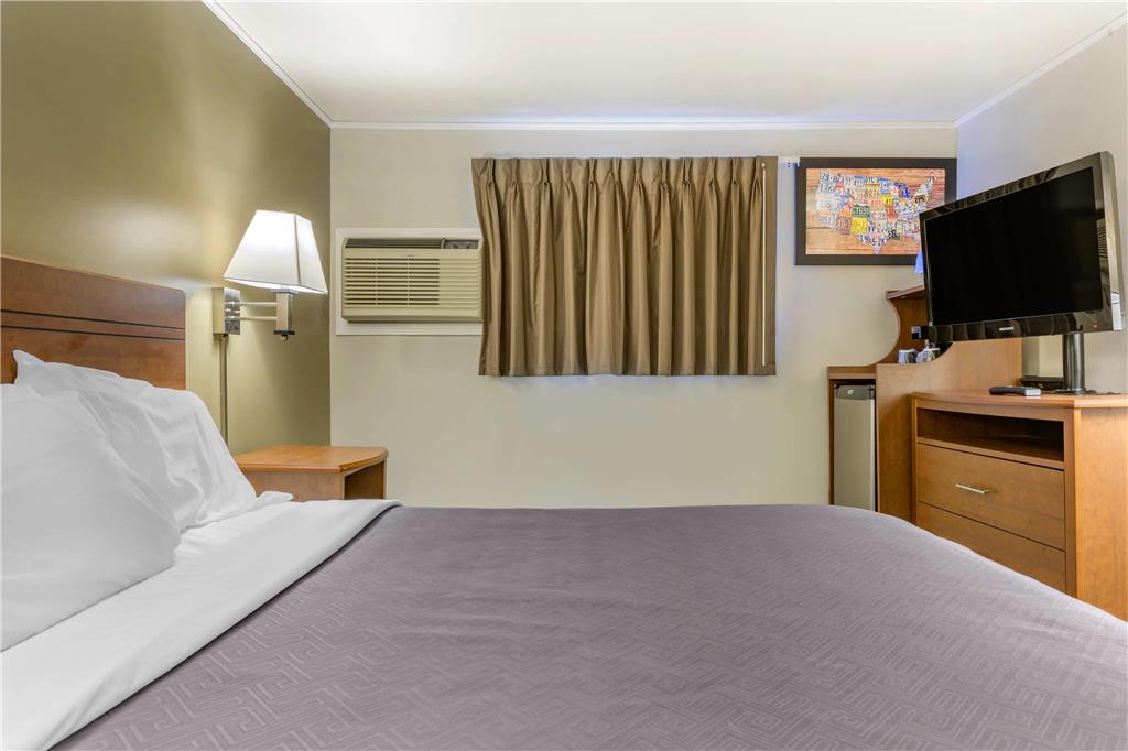 Econo Lodge Bellefonte I 99 - photo 12