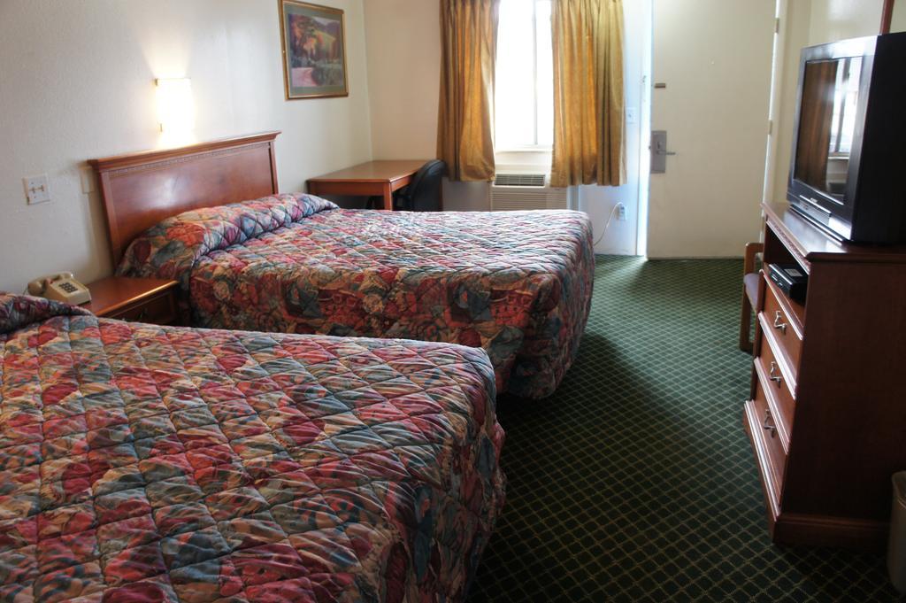 Best Interstate Inn - photo 8