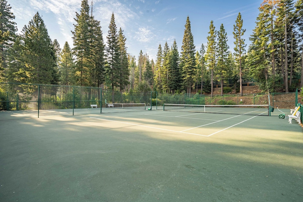 Sierra by Avantstay Ski In Ski Out Near Truckee w Access to Northstar Resort Community - photo 31