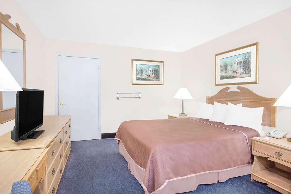 Howard Johnson by Wyndham Staunton - photo 20