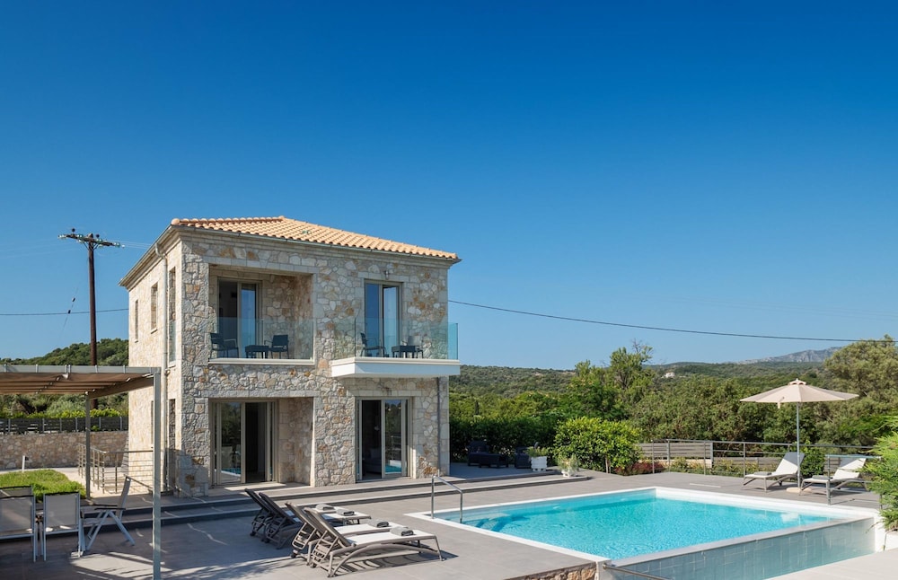 Villa Taphian — 4-Star Luxury Hotel in Vathi, Greece
