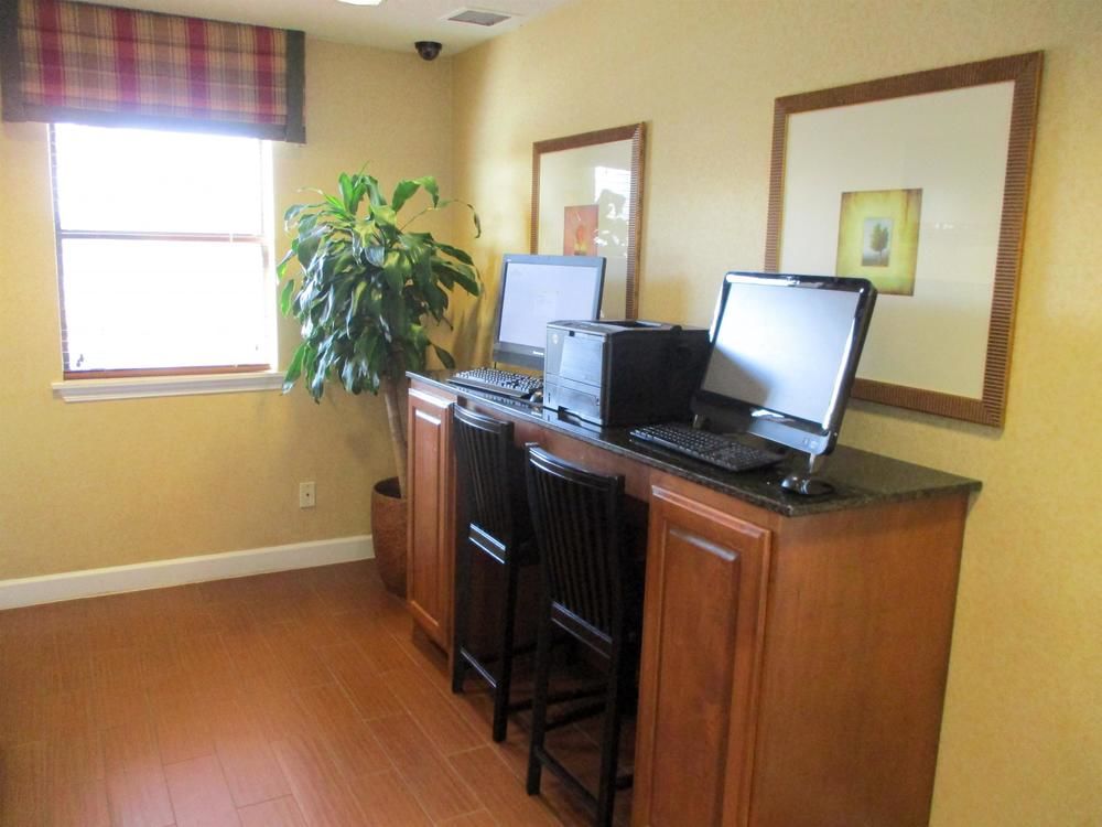 Hawthorn Suites by Wyndham Tyler - photo 36