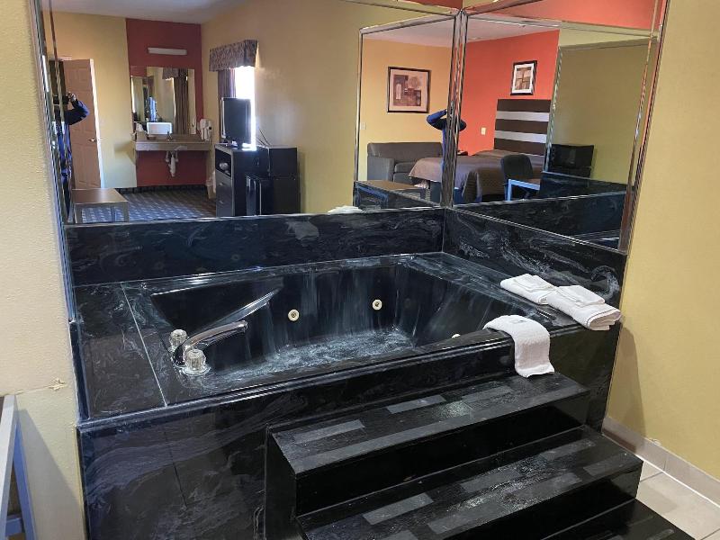 Redwood Suites - photo 4