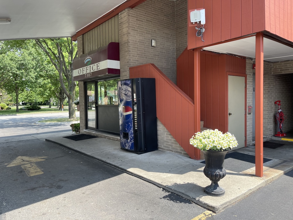 Vibe Inn Whirlpool Suites - photo 31