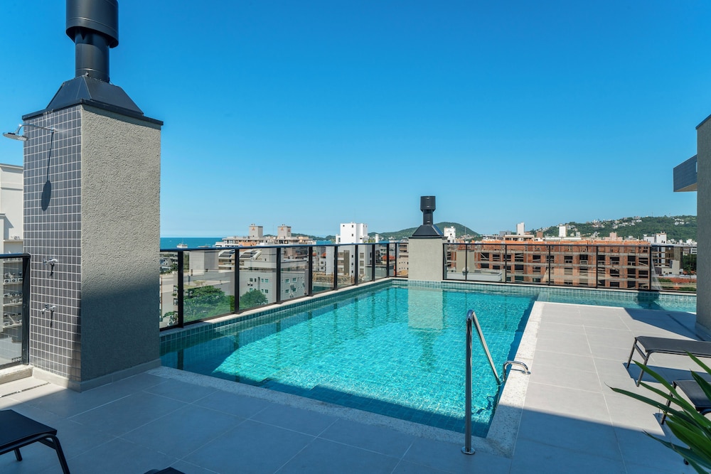 Aluguel flat alto padrão com piscina