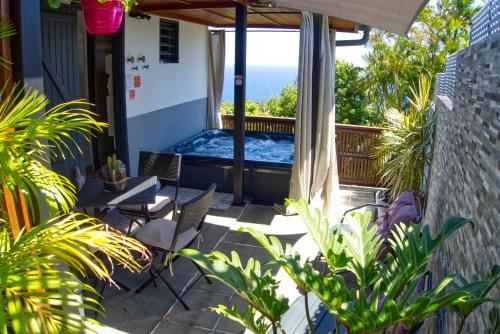Ka Hema Maison entière avec Jacuzzi et vue sur mer — 4-Star Luxury Hotel in Saint-Joseph, Réunion