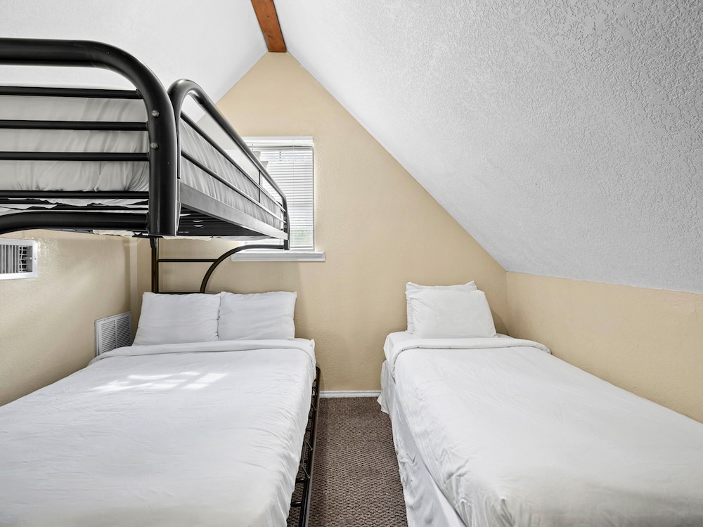 The Claire Hotel - photo 15