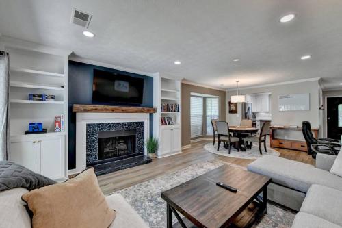 Walk To Avalon Or Downtown 3 — Alpharetta
