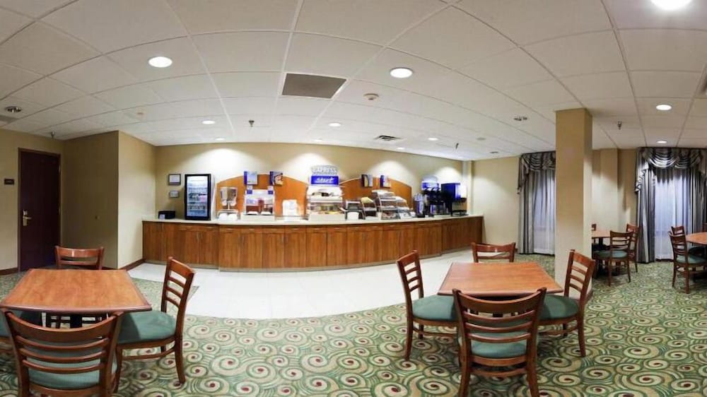 Holiday Inn Express Hotel & Suites Pittsburgh West Mifflin by IHG - photo 19