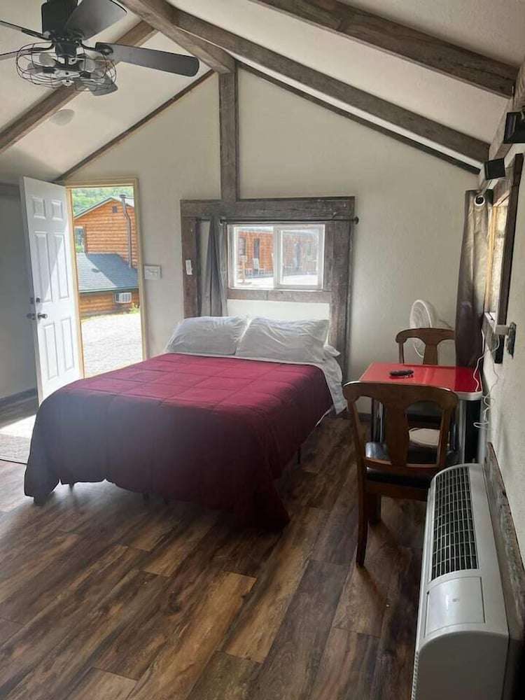 Scenic Valley Motel - photo 14