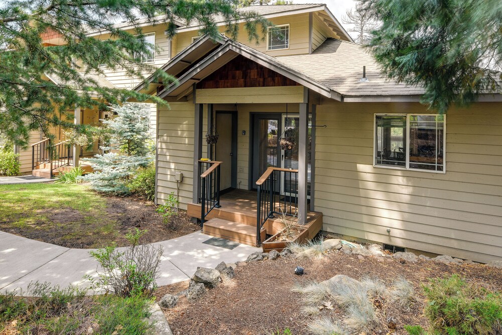 Resort Style Klamath Falls Home Golf Course View - photo 10