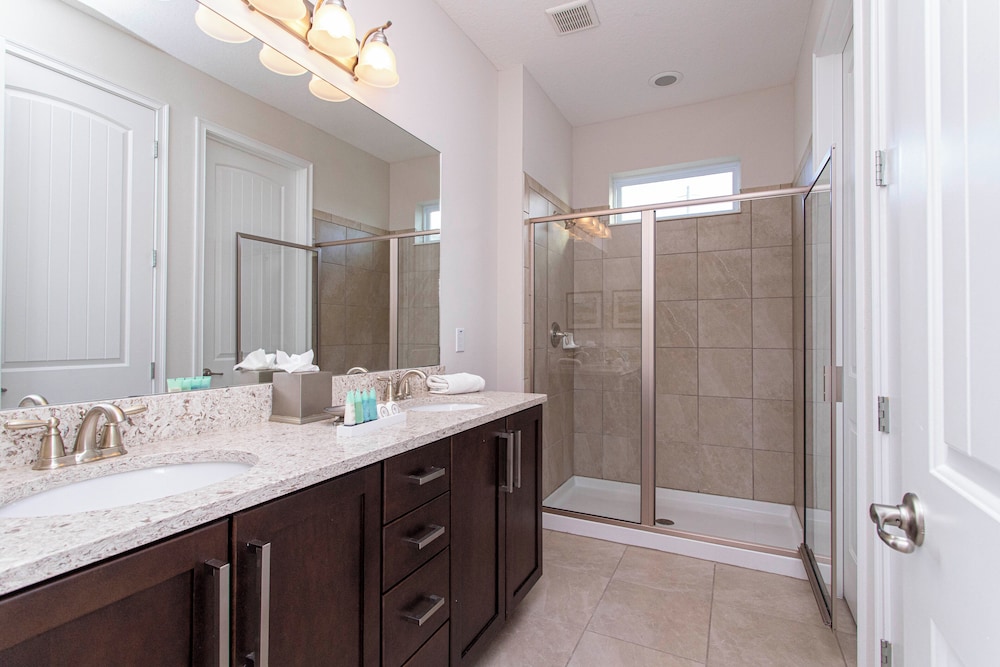 Luxurious 5Bd Single Family w Pool Jacuzzi Encore Resort 7432 - photo 34