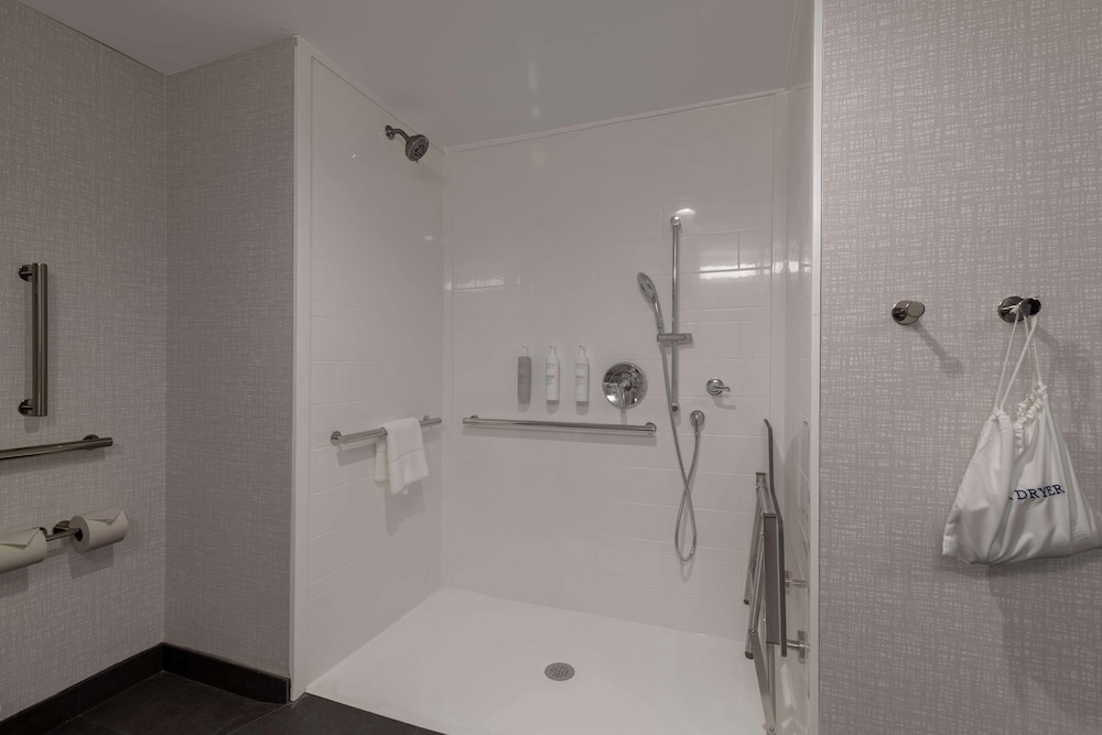 Hampton Inn Lincoln White Mountains - photo 19