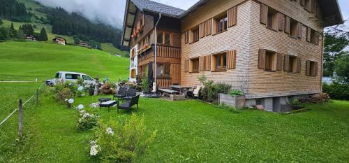 Ferienwohnung Zunzer — 4-Star Luxury Hotel in Mittelberg, Austria