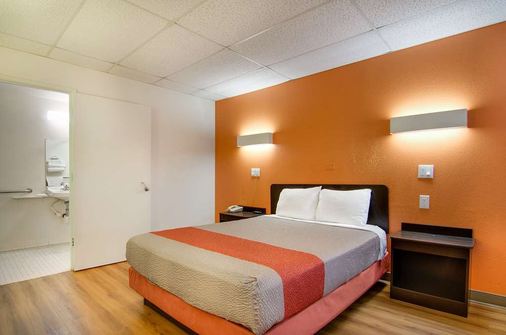 Motel 6 Salina KS - photo 13