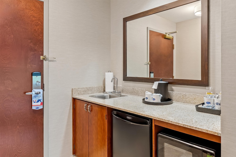 Hampton Inn & Suites Grove City - photo 30