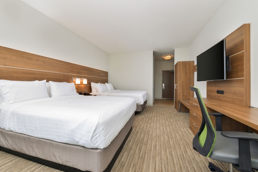 Holiday Inn Express & Suites Chadron by IHG - photo 9