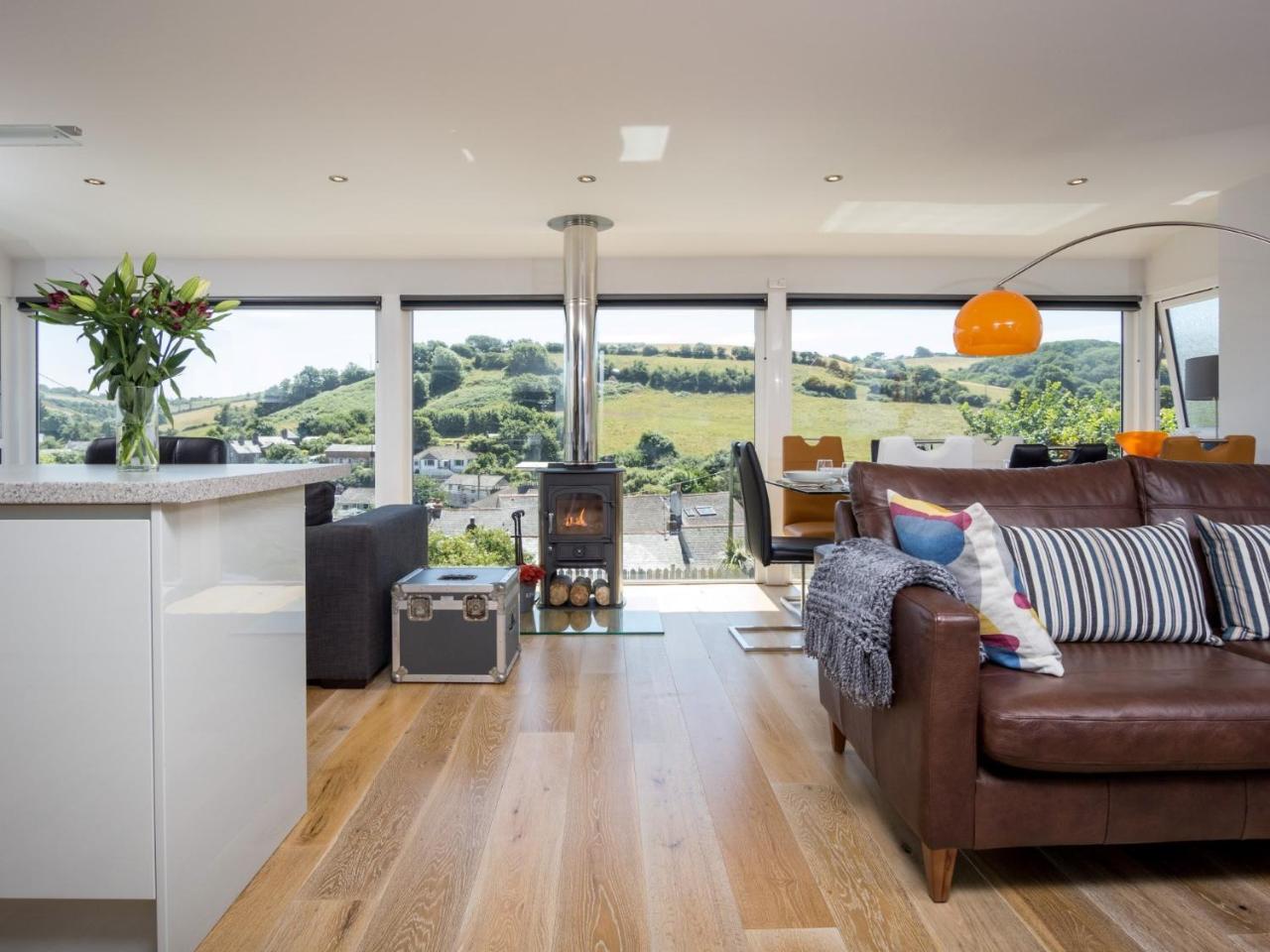 4 Bed In Millbrook 58602 — Millbrook