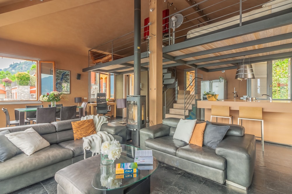 Fontana Penthouse in Fiumelatte — hotel in Varenna