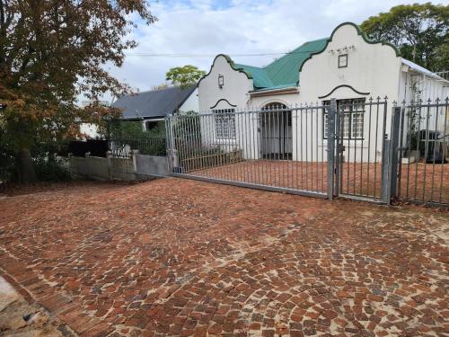 Newlands Historic character home solar installed — 4-Star Luxury Hotel in Cape Town, South Africa