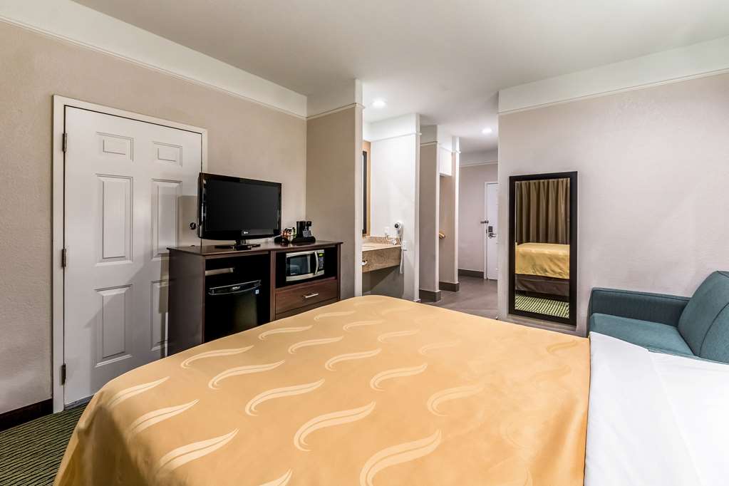 Quality Inn & Suites SeaWorld North - photo 8