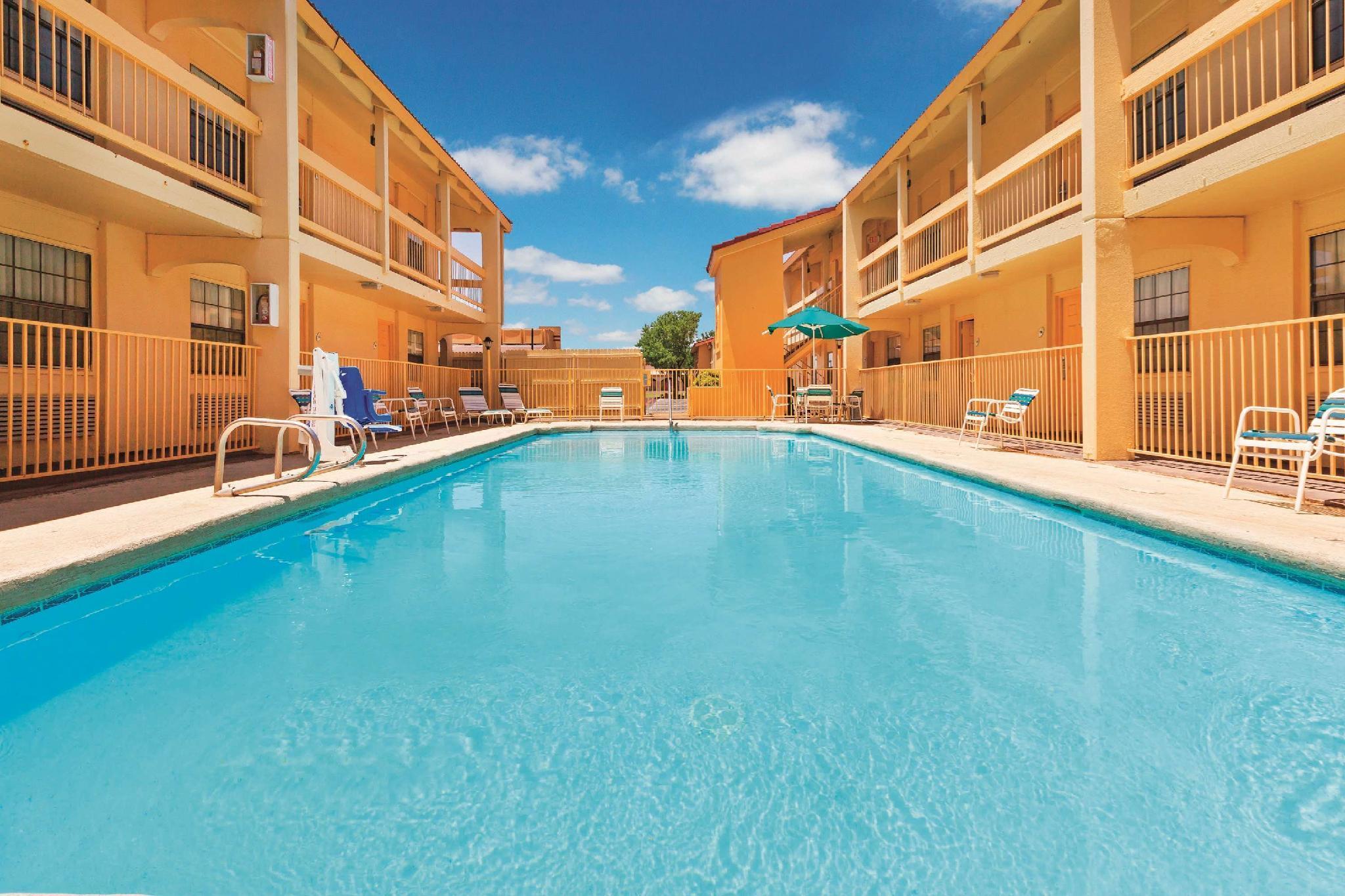 Baymont by Wyndham Lubbock Downtown Civic Center - photo 15