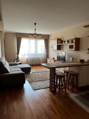 Danube Terrace Elegant with 2 Bedroom and Private Parking — 4-Star Luxury Hotel in Budapest, Hungary