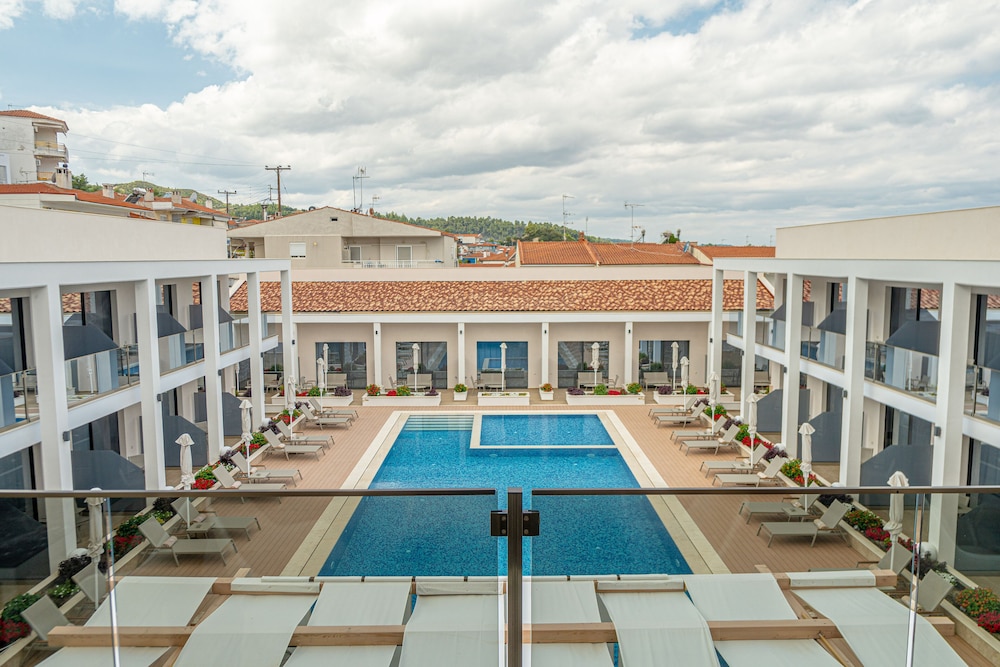 Mirror Hotel - last minute hotel in Kassandreia