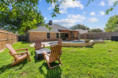 Keller Charm Near Bear Creek Park & Stadiums Pool — 4-Star Luxury Hotel in Keller, United States