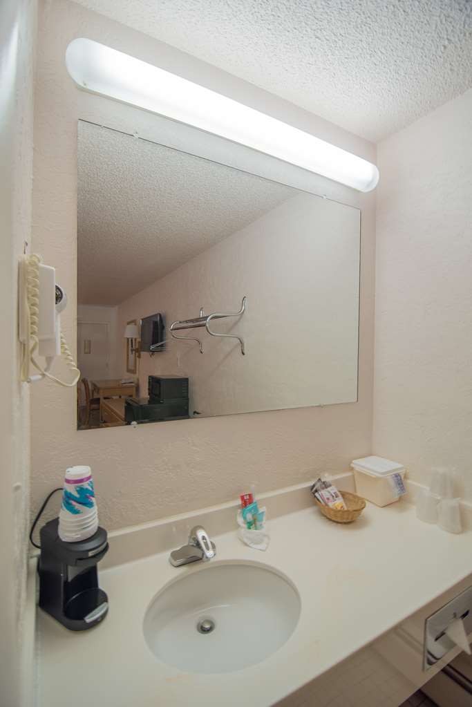 Motel 8 Rock Springs - photo 4