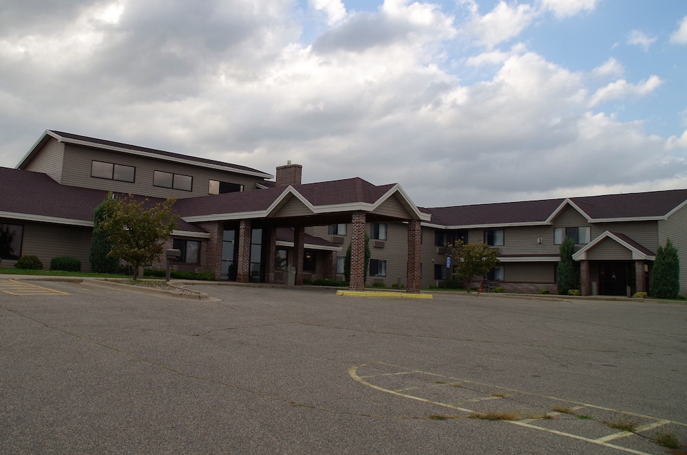 Madelia Hotel & Suites - photo 64