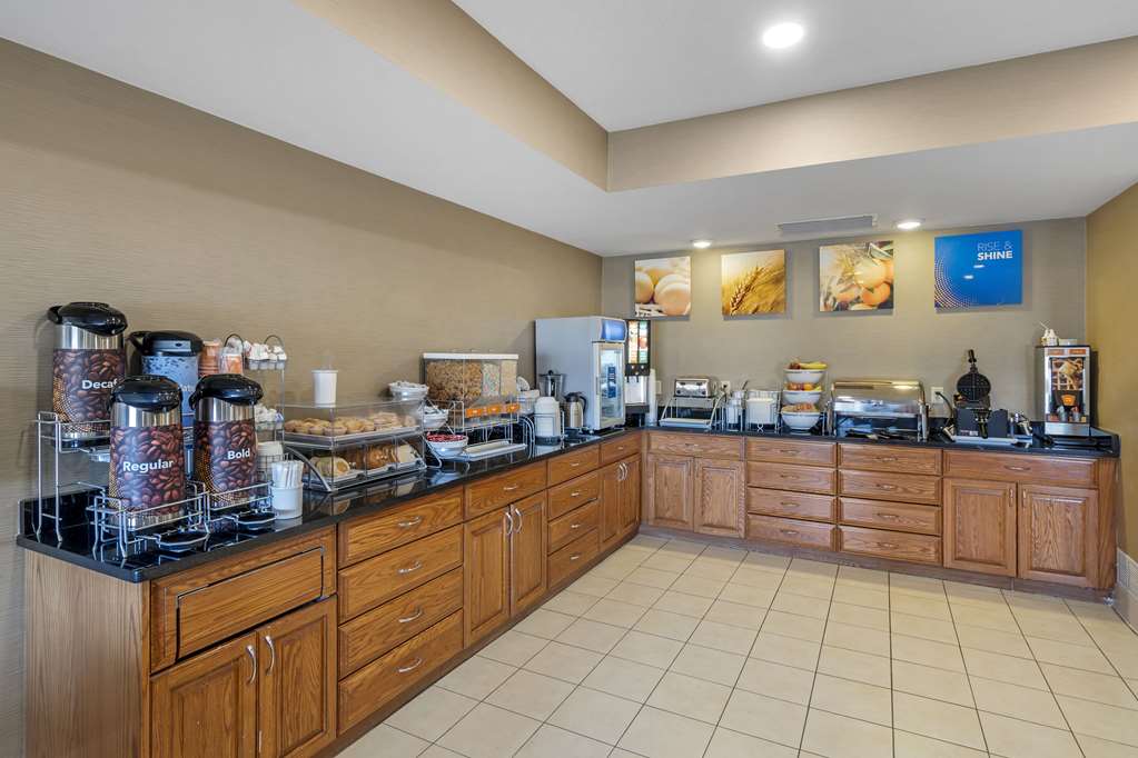 Comfort Suites Normal University area - photo 24