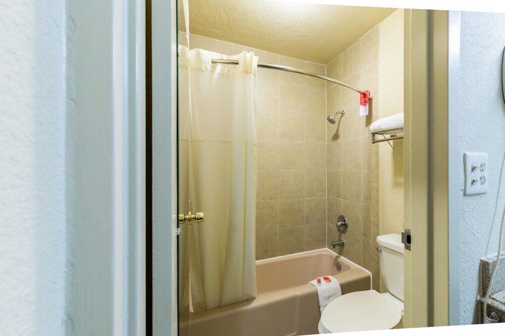 Eco Inn Suites by Hotel O Baytown - photo 17
